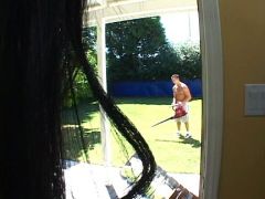 Asiatisches Eheweib fickt mit dem Gärtner